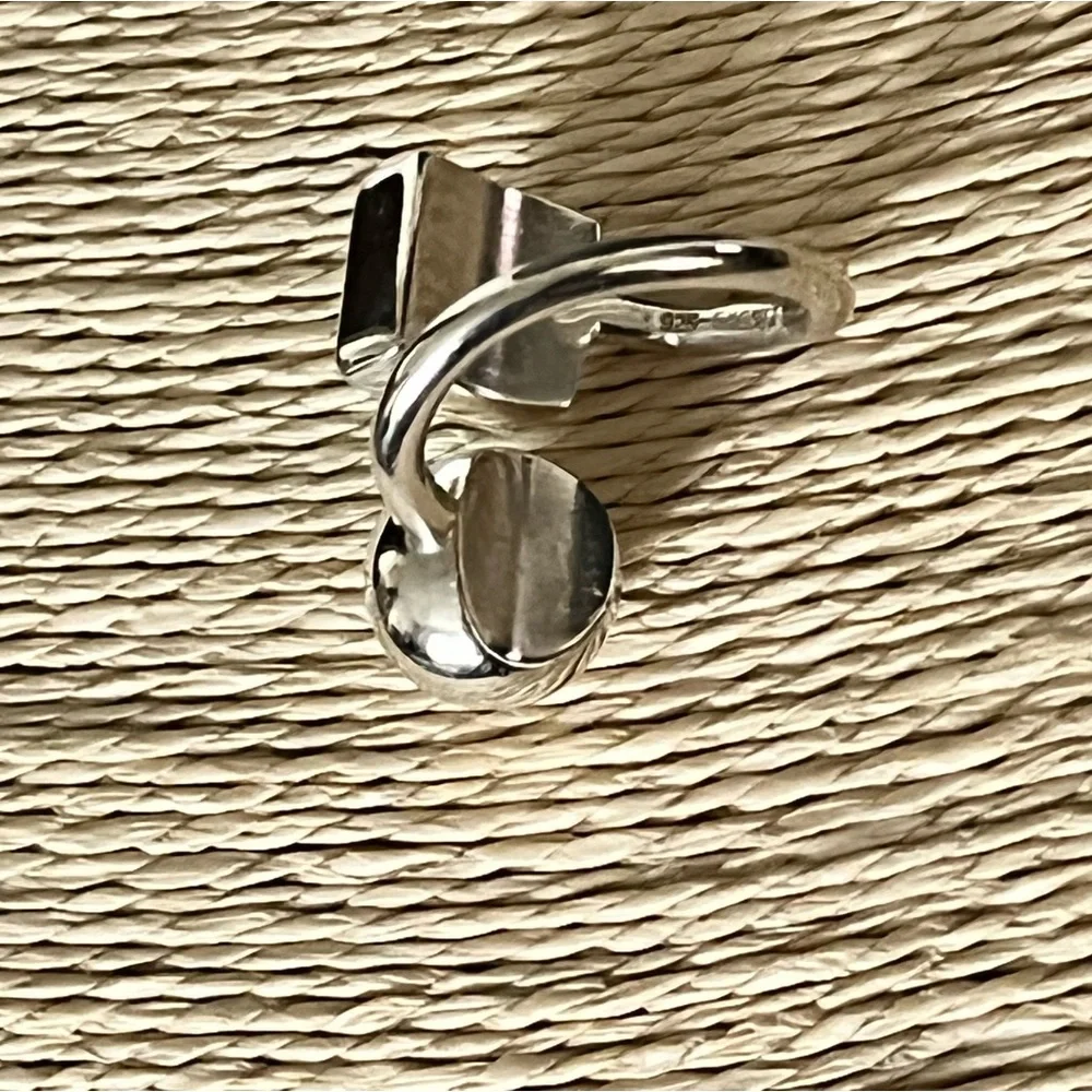 TURQUOISE & STERLING SILVER PRE-LOVED AUTHENTIC STYLE  DESIGN RING